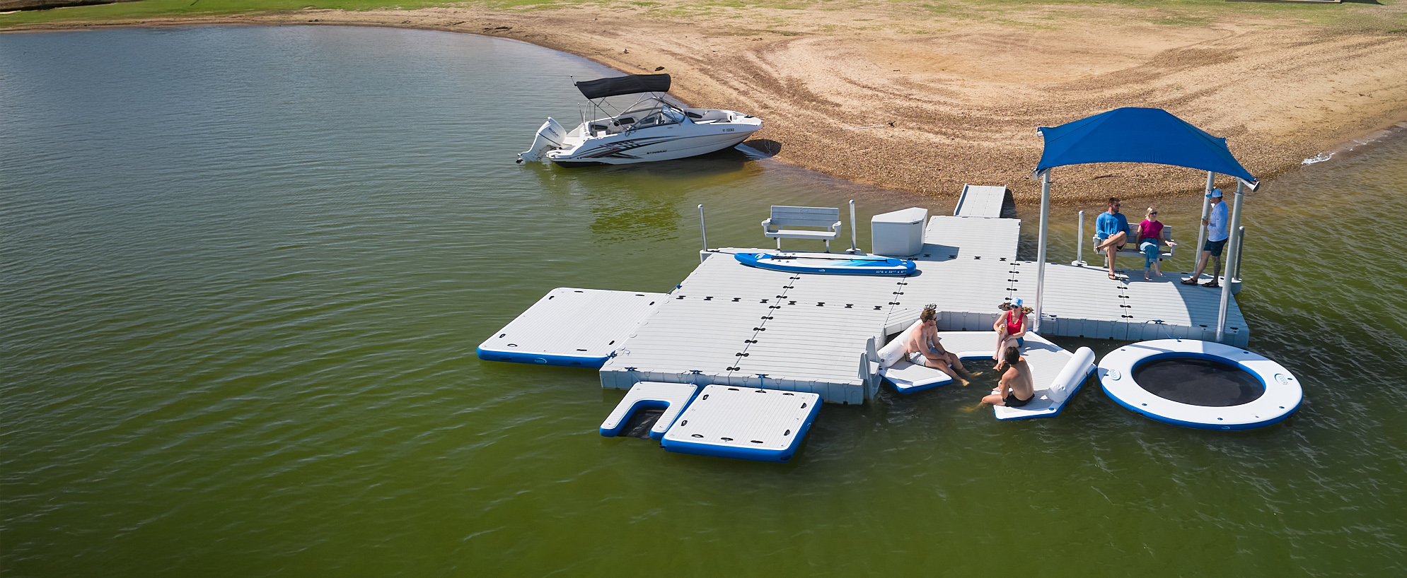 Quai flottant avec ombre et accessoires gonflables